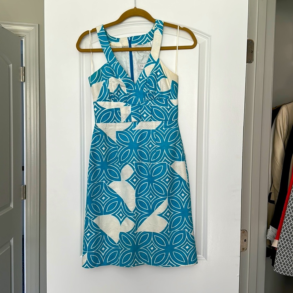 Trina Turk Size 0 blue and white shift dress